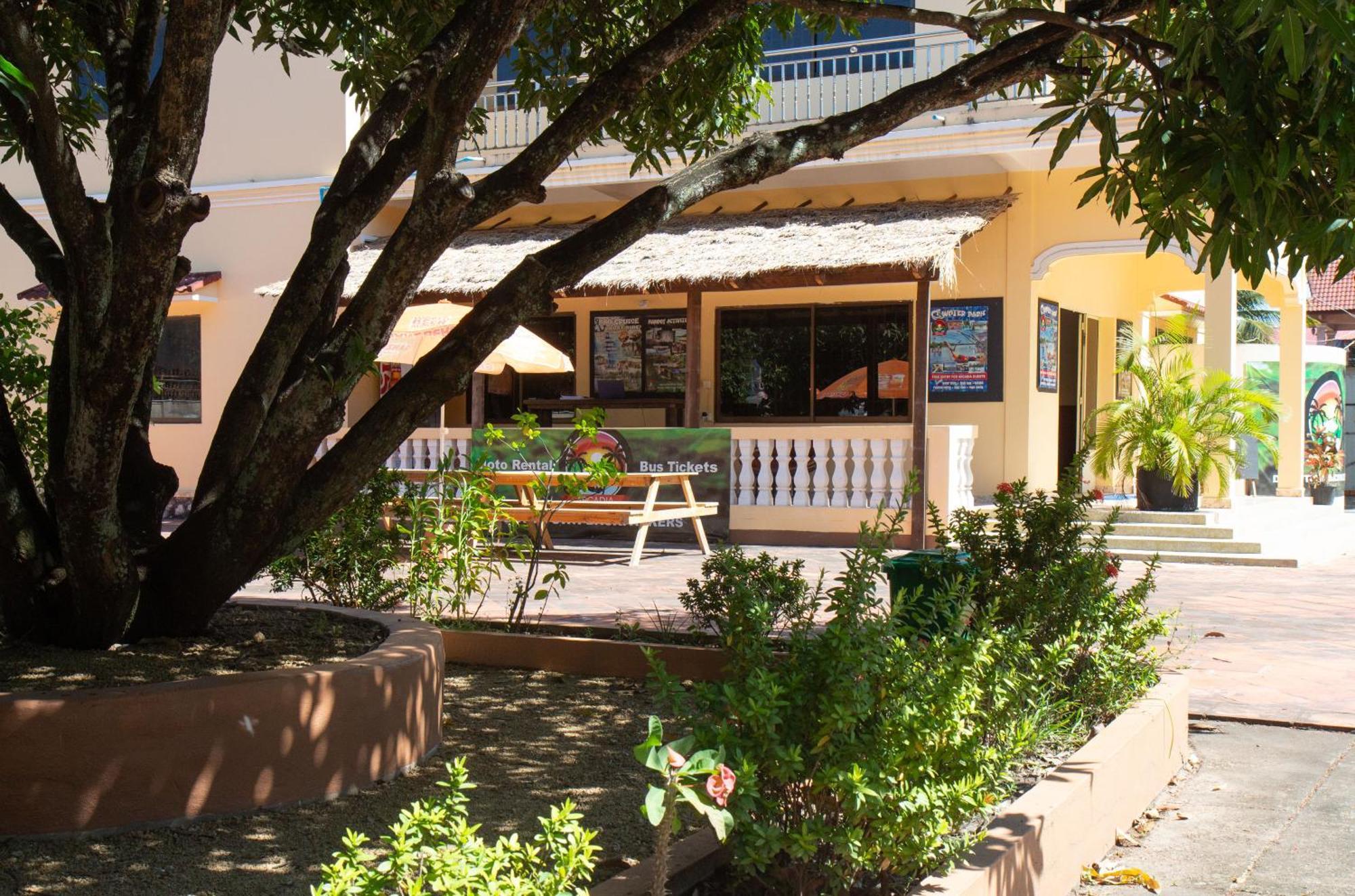 Arcadia Downtown Hostel Kampot Exterior photo