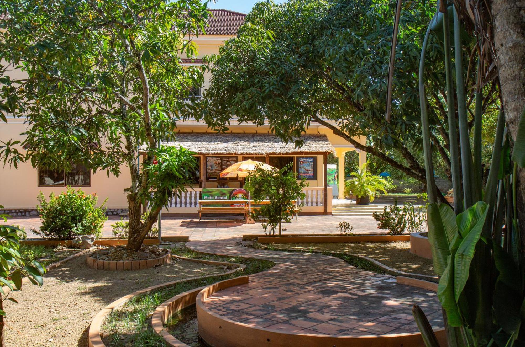 Arcadia Downtown Hostel Kampot Exterior photo